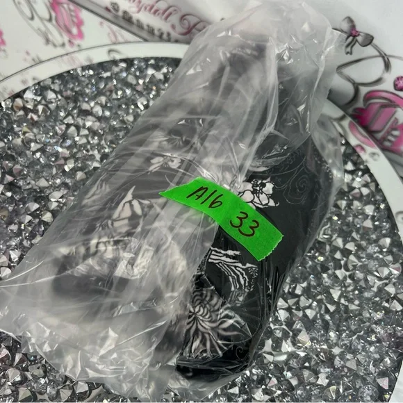 Natori long sleeve Japanese style Asia blouse Black and White Floral Blouse - Picture 8 of 9